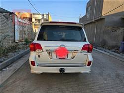 تۆیۆتا لاند کروزەر